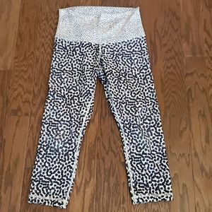 Lululemon wonder under crops